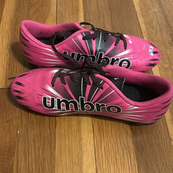 Umbro Kids Pink Cleats size 3 - Picture 3 of 8